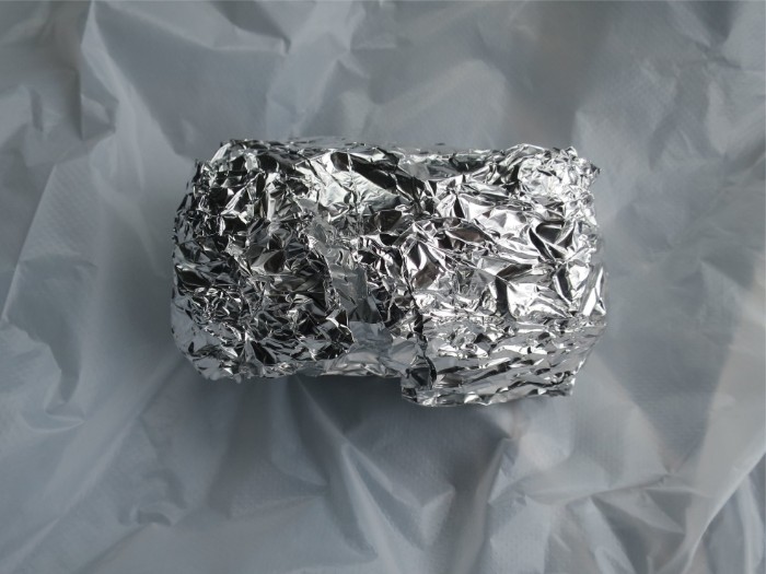 Ken-kun; A Smart Shiba Inu manages a Roast Potato stand in Japan