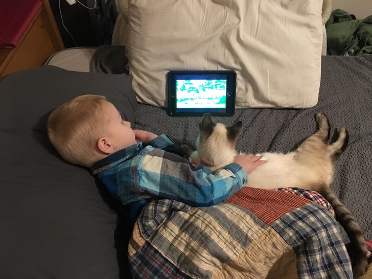 Adorable Photos that Prove Children And Pets Are Inseparable