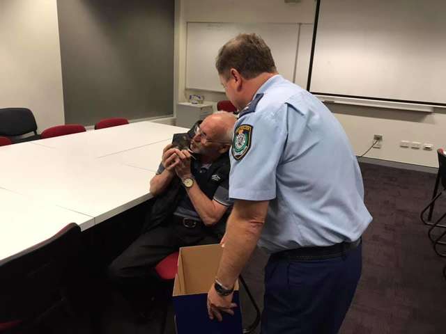 Internet bands together and finds a homeless man's lost pet rat