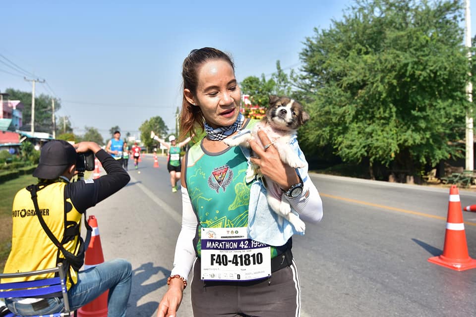 Woman Finishes Marathon Carrying Puppy She Rescued Along The Way