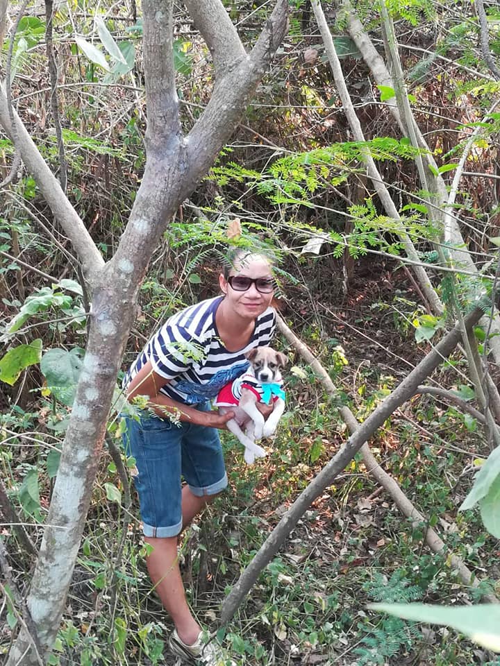 Woman Finishes Marathon Carrying Puppy She Rescued Along The Way