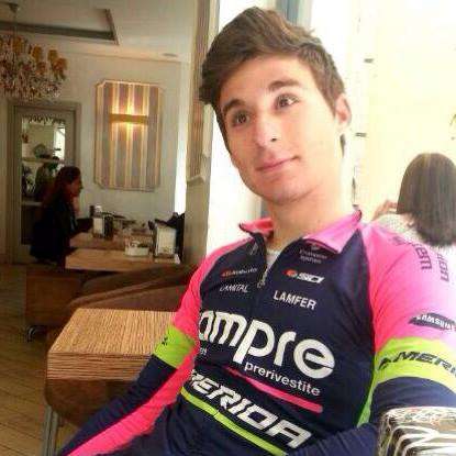 A Cyclist Finds A Stray Cat That Transformed His whole Life