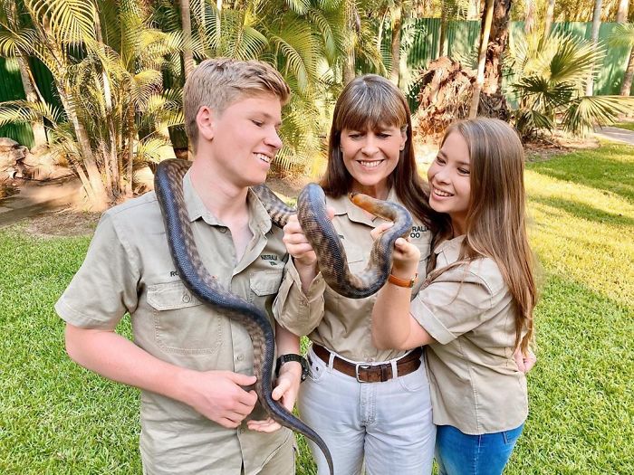 After Half A Billion Animals Died In Bushfires In Australia, The Irwin Family Steps Up And They Have Already Helped More Than 90,000 Animals